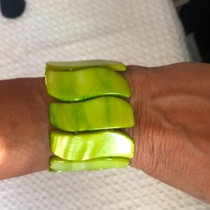 3/$20 Gorgeous lime green Mother of Pearl Shell wide stretch bracelet NEW